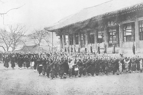 여수보통학교 학생들의 체조 광경(1930년)